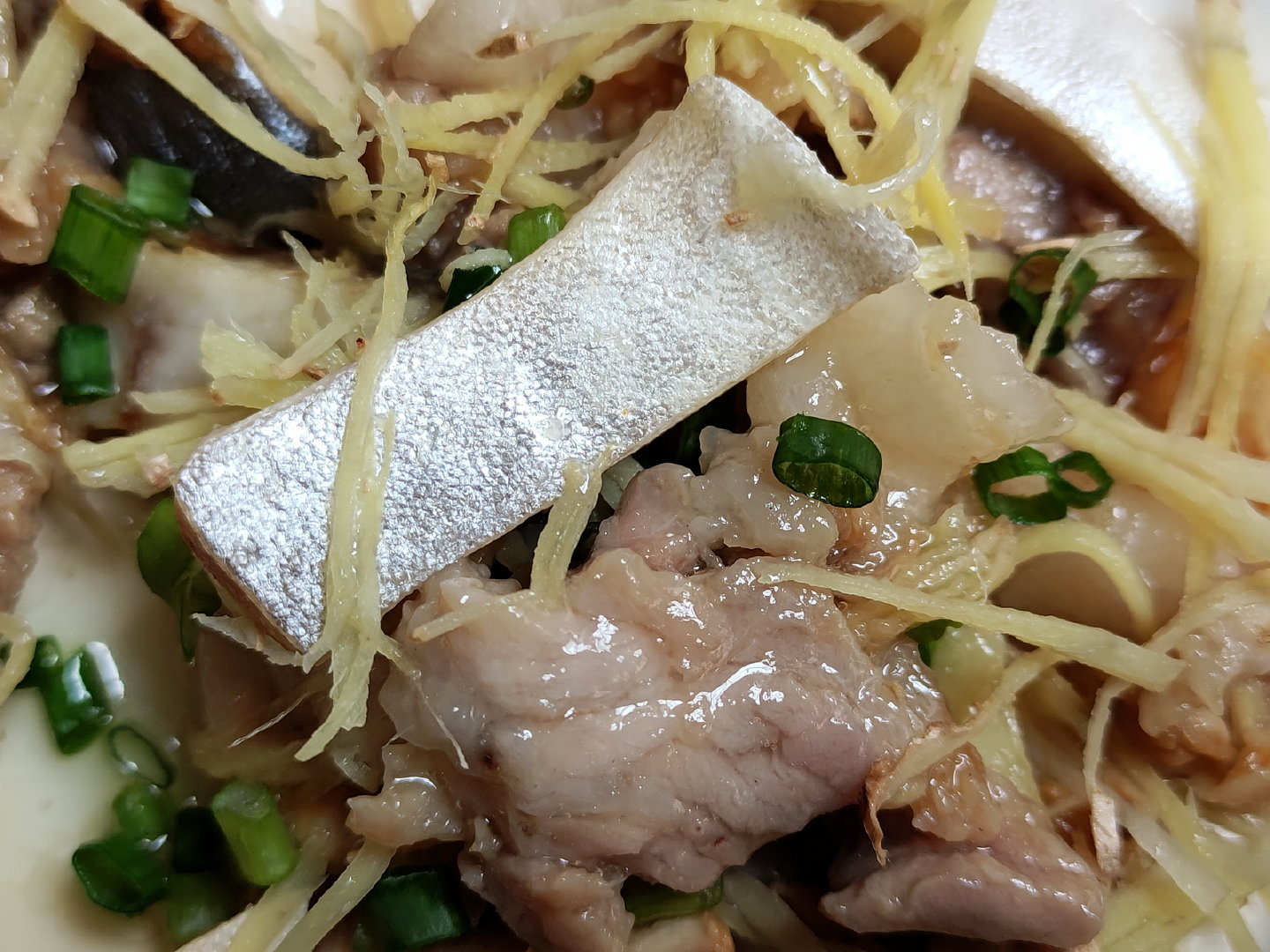 咸鱼蒸花腩,少许糖很重要,多多姜丝好味