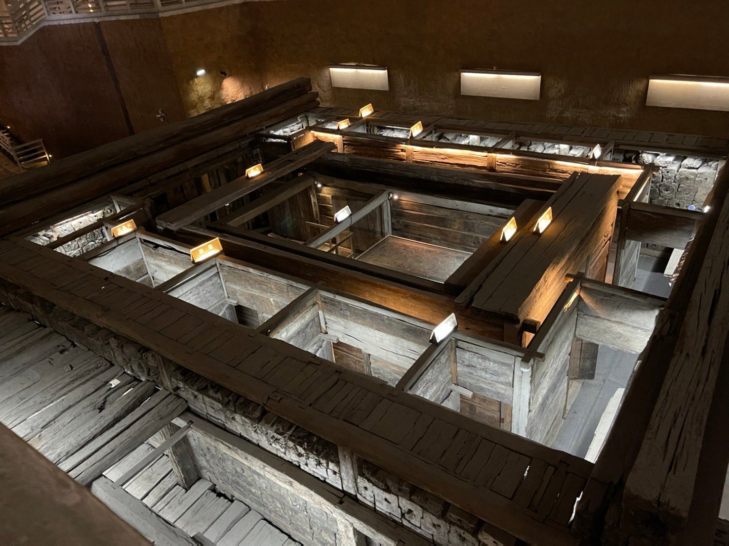 扬州广陵王墓 黄肠题凑 图①⑤ 刘胥墓 图⑥~⑨王后墓 手机图