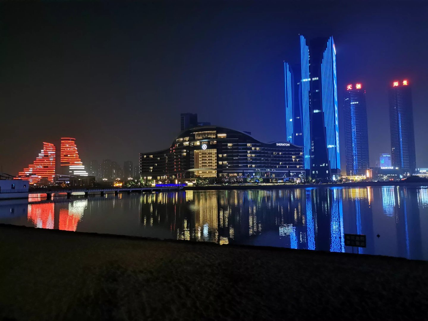 日照海边夜景也太美了吧,虽然城市不大……__财经头条