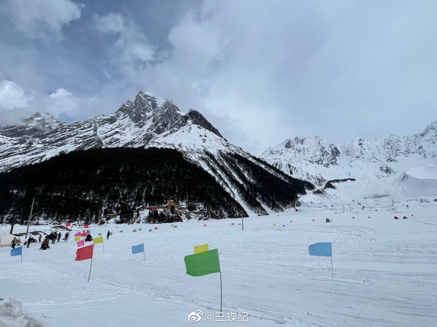 嘎隆拉冰川,距离波密县城24公里