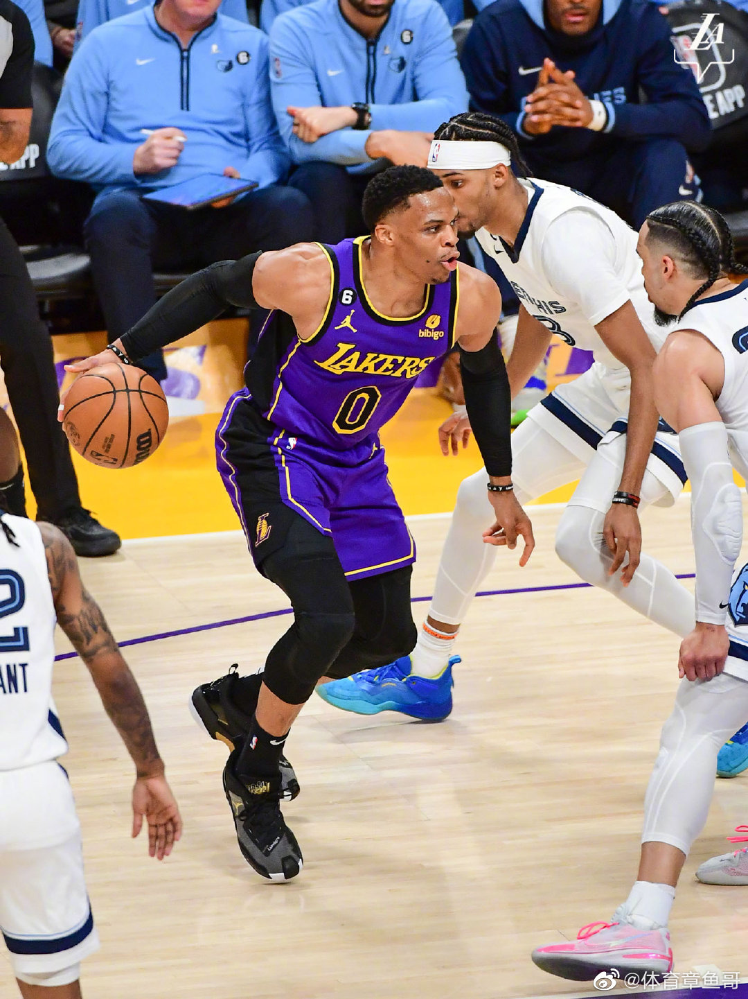 篮网湖人巅峰对决谁将主宰东部与西部的命运走向