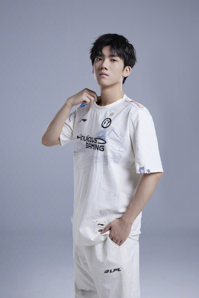 ig电子竞技俱乐部 分享夏季赛定妆照_高清图集_新浪网