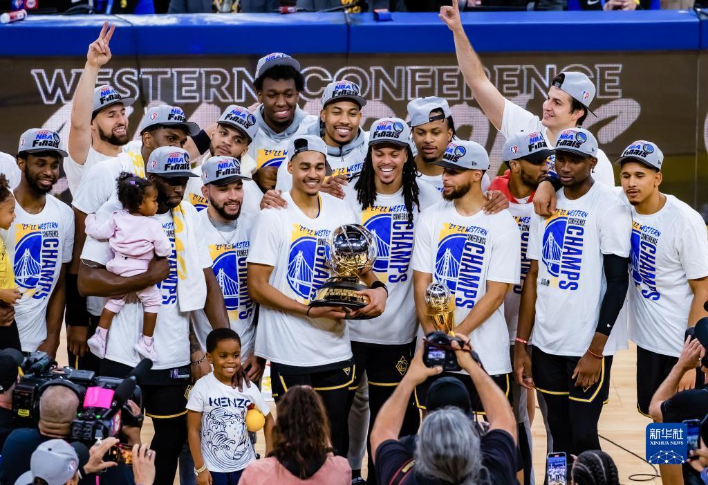 当日,在2021-2022赛季nba季后赛西部决赛第5场比赛中,金州勇士队主场