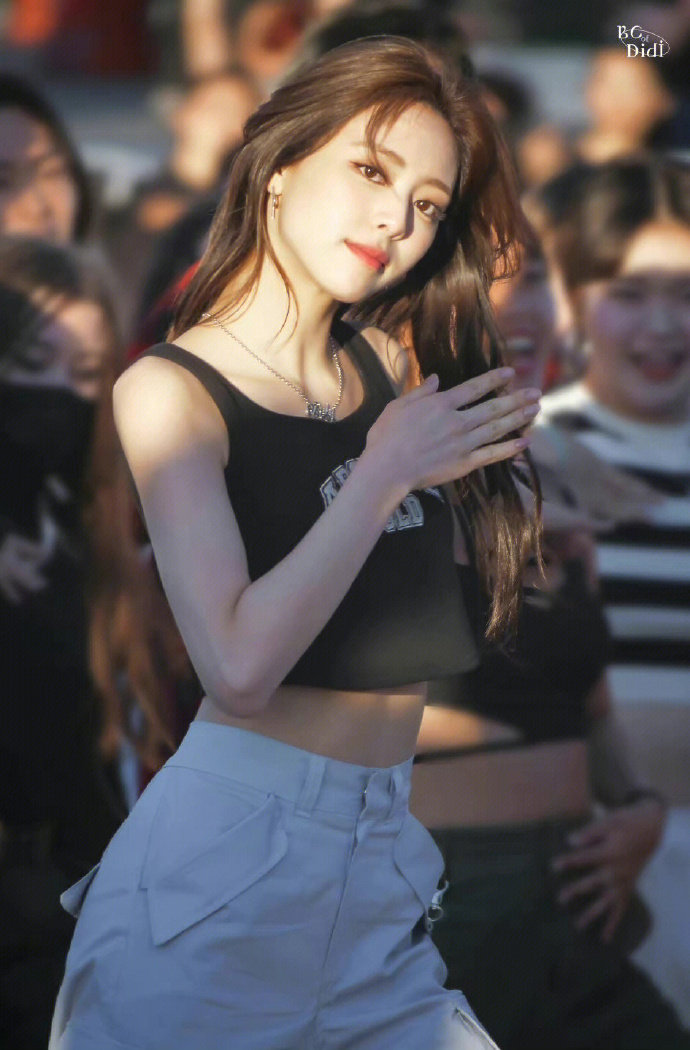 我们申有娜真的好飒呀,身材真的超级好__财经头条