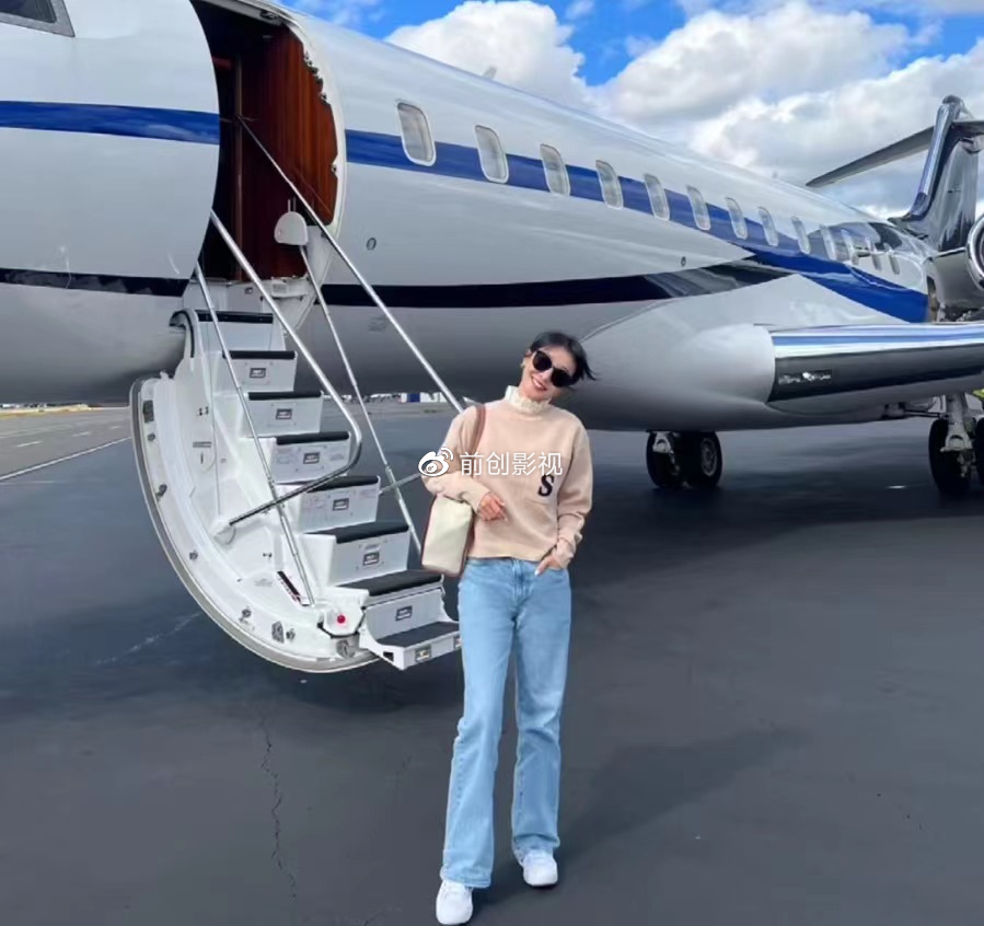 35岁内地女星定居美国!人美声甜颜值能打,坐私人飞机住超大豪宅休闲区蓝鸢梦想 - Www.slyday.coM 35岁内地女星定居美国!人美声甜颜值能打,坐私人飞机住超大豪宅休闲区蓝鸢梦想 - Www.slyday.coM