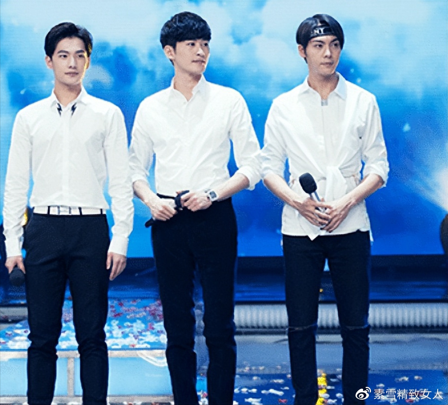 公认身材好的8位一线男星,肩宽腿长穿西装好看,搭档女星无压力休闲区蓝鸢梦想 - Www.slyday.coM 公认身材好的8位一线男星,肩宽腿长穿西装好看,搭档女星无压力休闲区蓝鸢梦想 - Www.slyday.coM