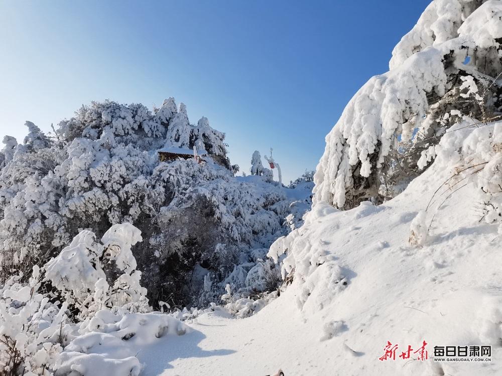 康定雪景图片图片