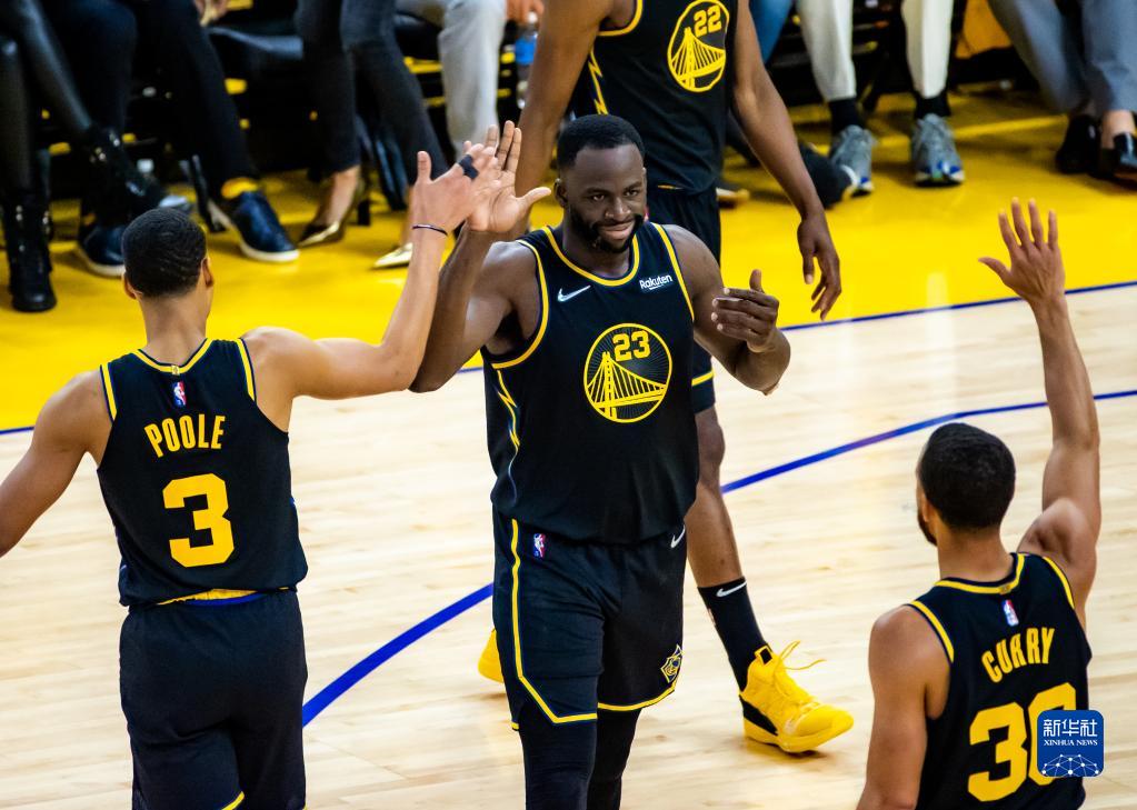 在2021-2022赛季nba季后赛西部决赛第5场比赛中,金州勇士队主场以120