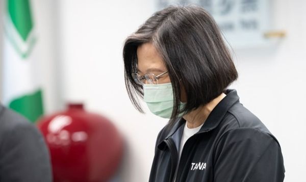 一架外国飞机突然降落台湾，不到24小时，解放军紧急行动，岛内慌了休闲区蓝鸢梦想 - Www.slyday.coM