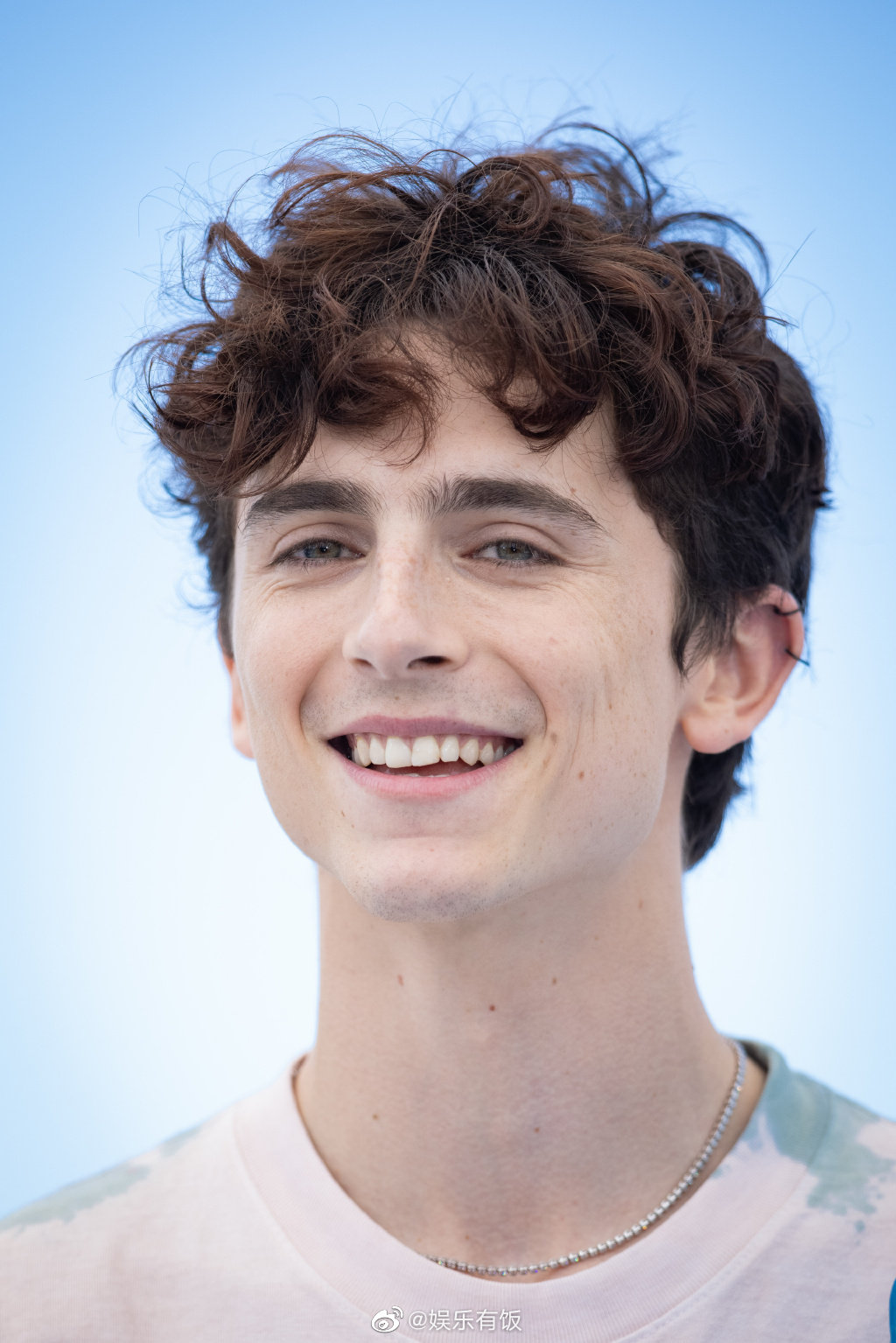 热评称欧美小鲜肉老得快,不修图很真实啊~大家有觉得很幻灭吗?