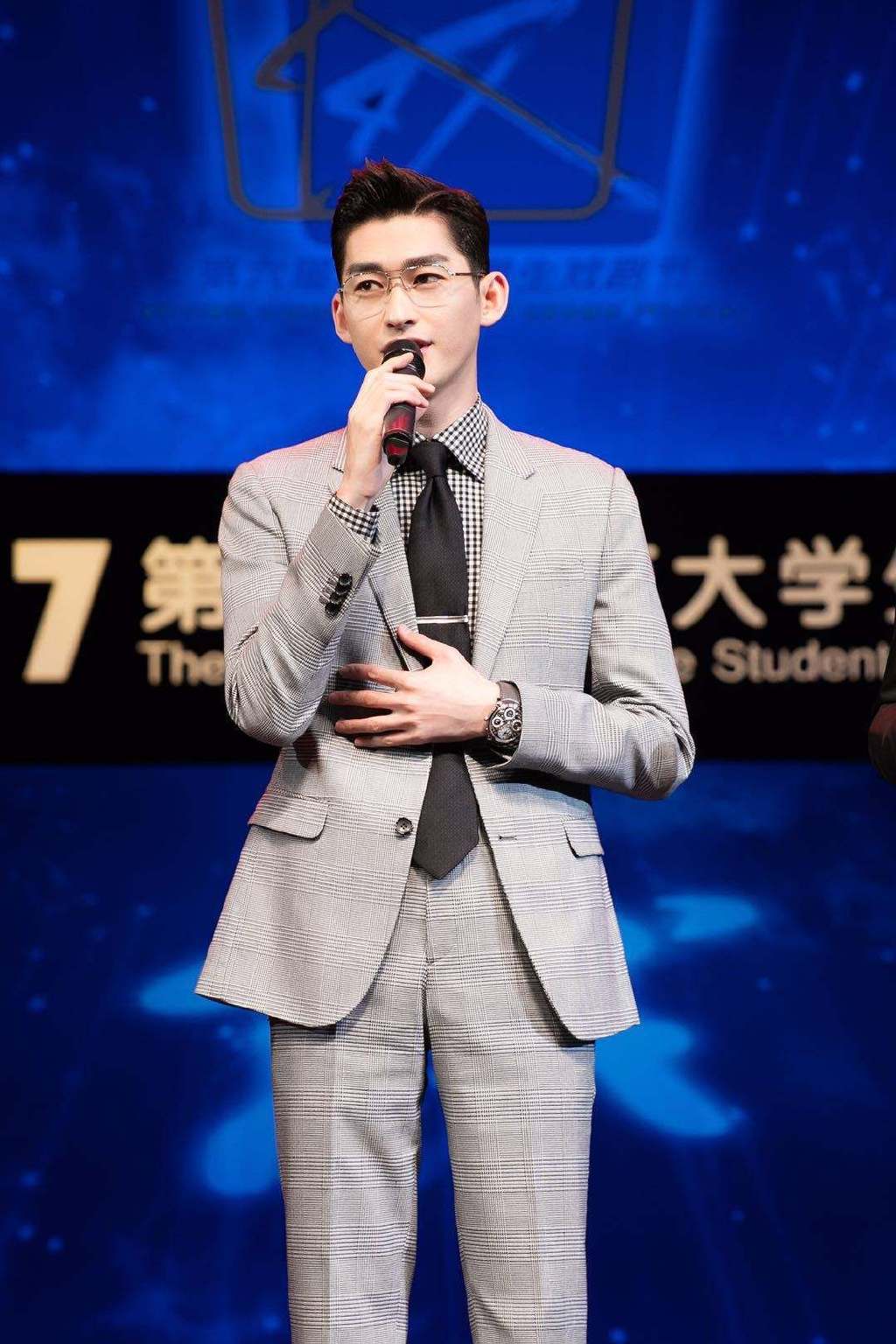 公认身材好的8位一线男星,肩宽腿长穿西装好看,搭档女星无压力休闲区蓝鸢梦想 - Www.slyday.coM 公认身材好的8位一线男星,肩宽腿长穿西装好看,搭档女星无压力休闲区蓝鸢梦想 - Www.slyday.coM