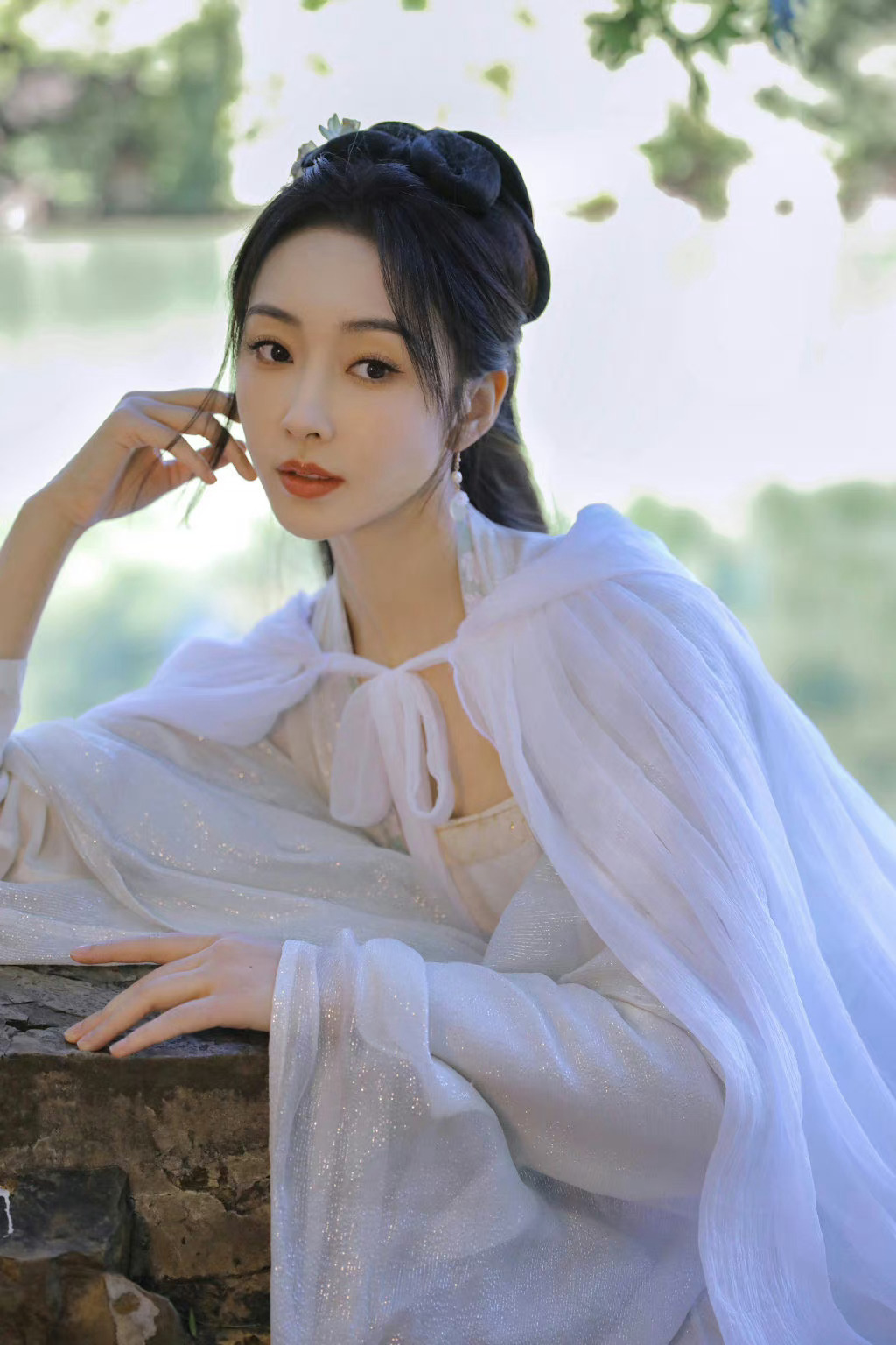 宣璐白色斗篷造型写真 温柔绝美 仙气飘飘的古风美人_高清图集_新浪网