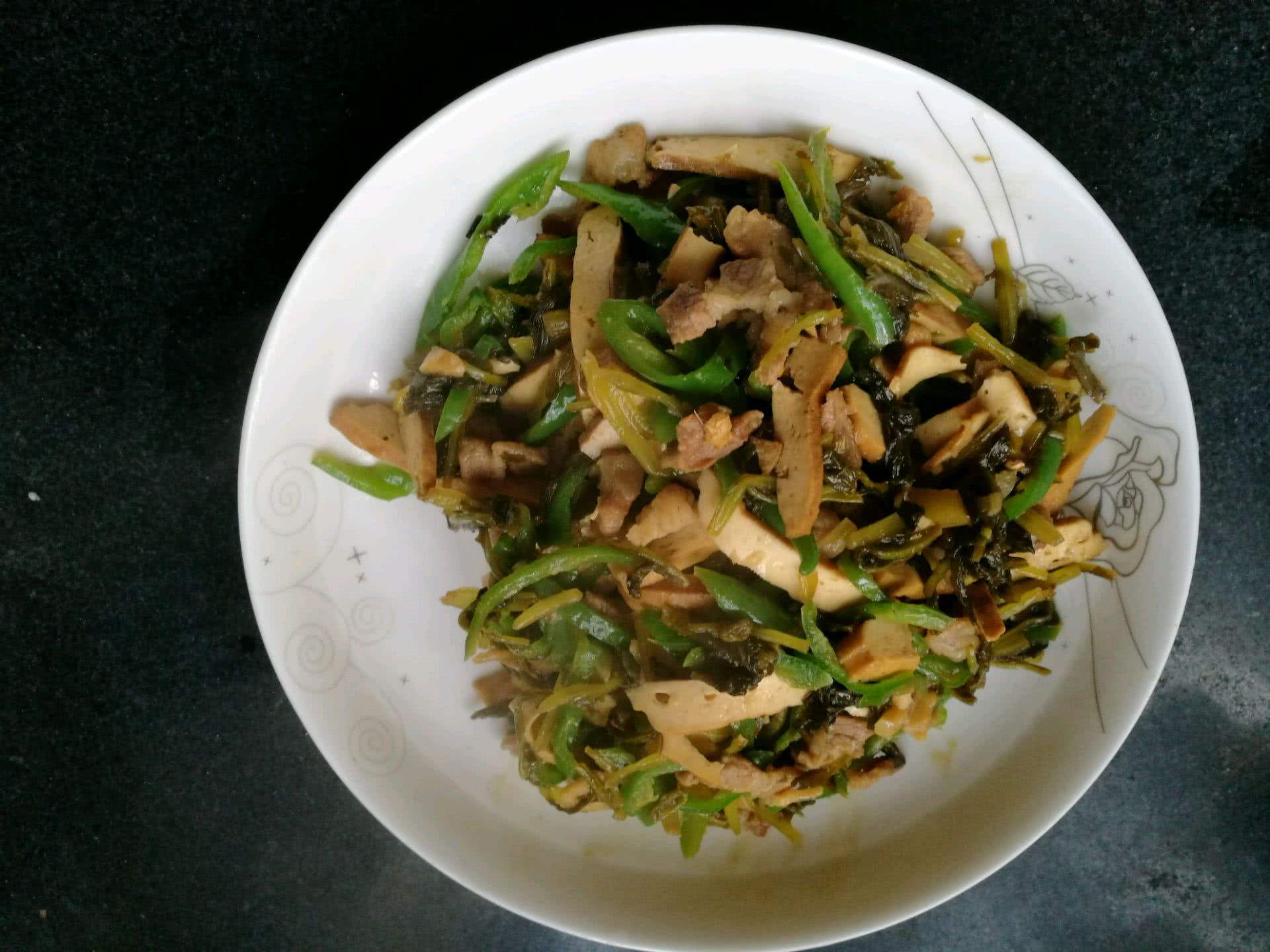 百吃不腻教你爽口开胃的雪菜炒香干营养好吃还解馋下饭