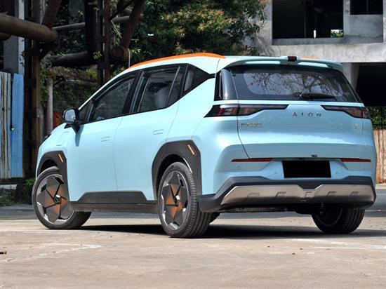 侧面来看,aion y定位是一款紧凑型suv,但是从外观上看更像是一款小型