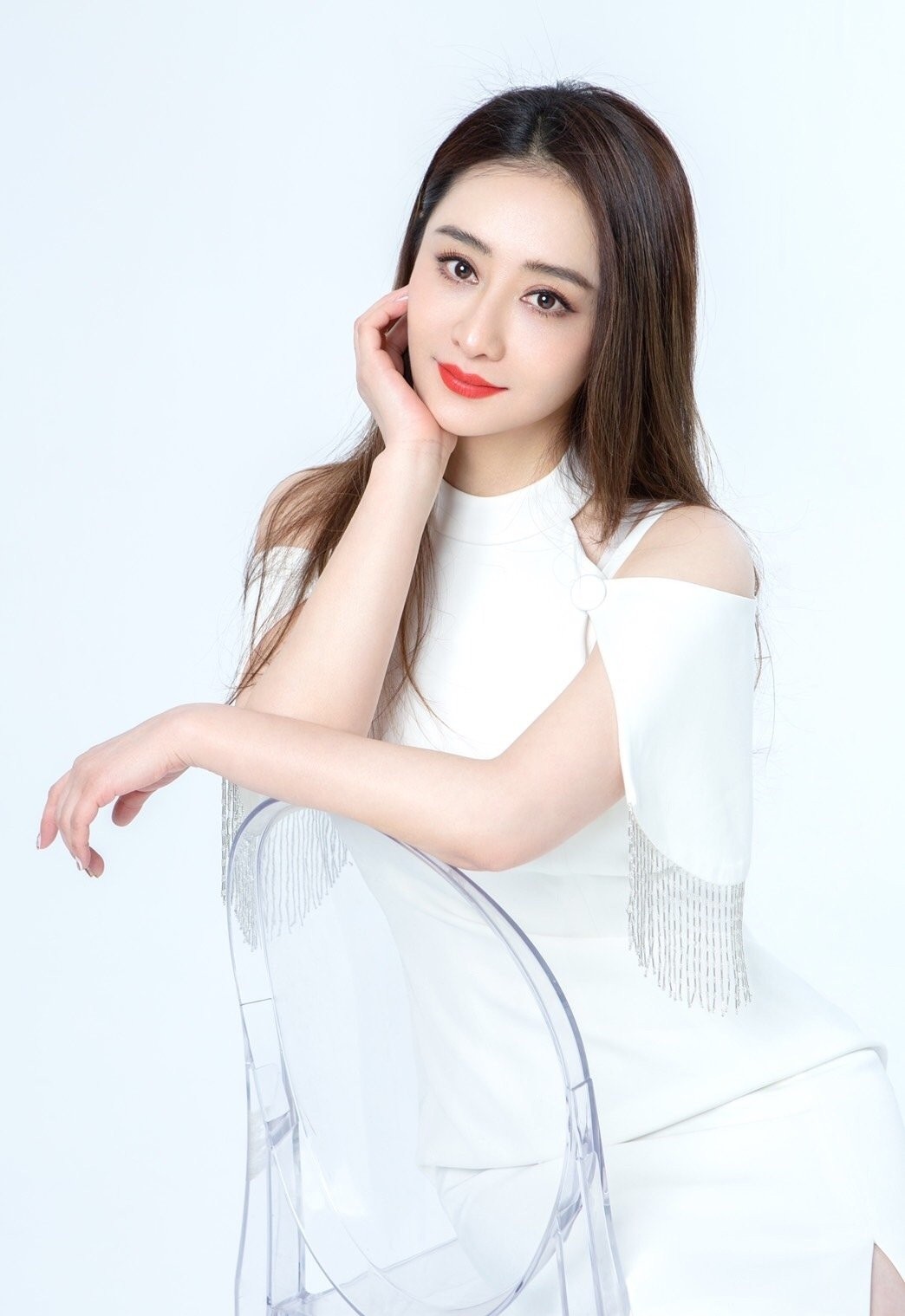 46岁陈德容近照曝光,露香肩秀蚂蚁腰,与富豪离婚一度爆肥认不出