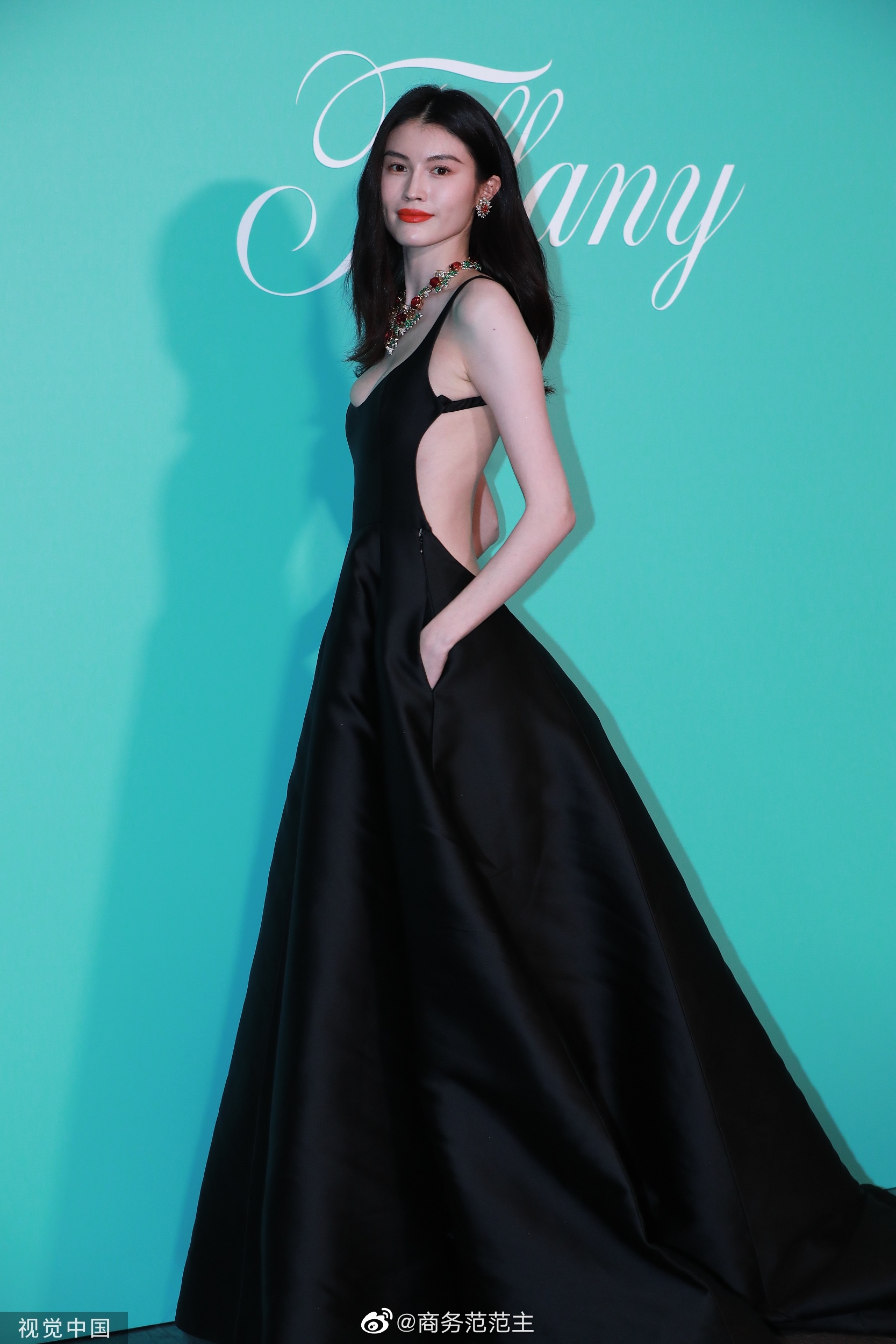 白天刚刚展出的Tiffany奢华高珠,晚上就被明星戴上身……__财经头条