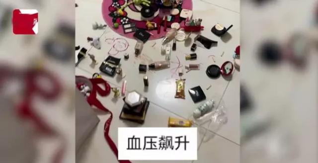 微信年前大更新！朋友圈可发20张图，8.88元显示“一夜暴富”！好友都挂上了小老虎休闲区蓝鸢梦想 - Www.slyday.coM