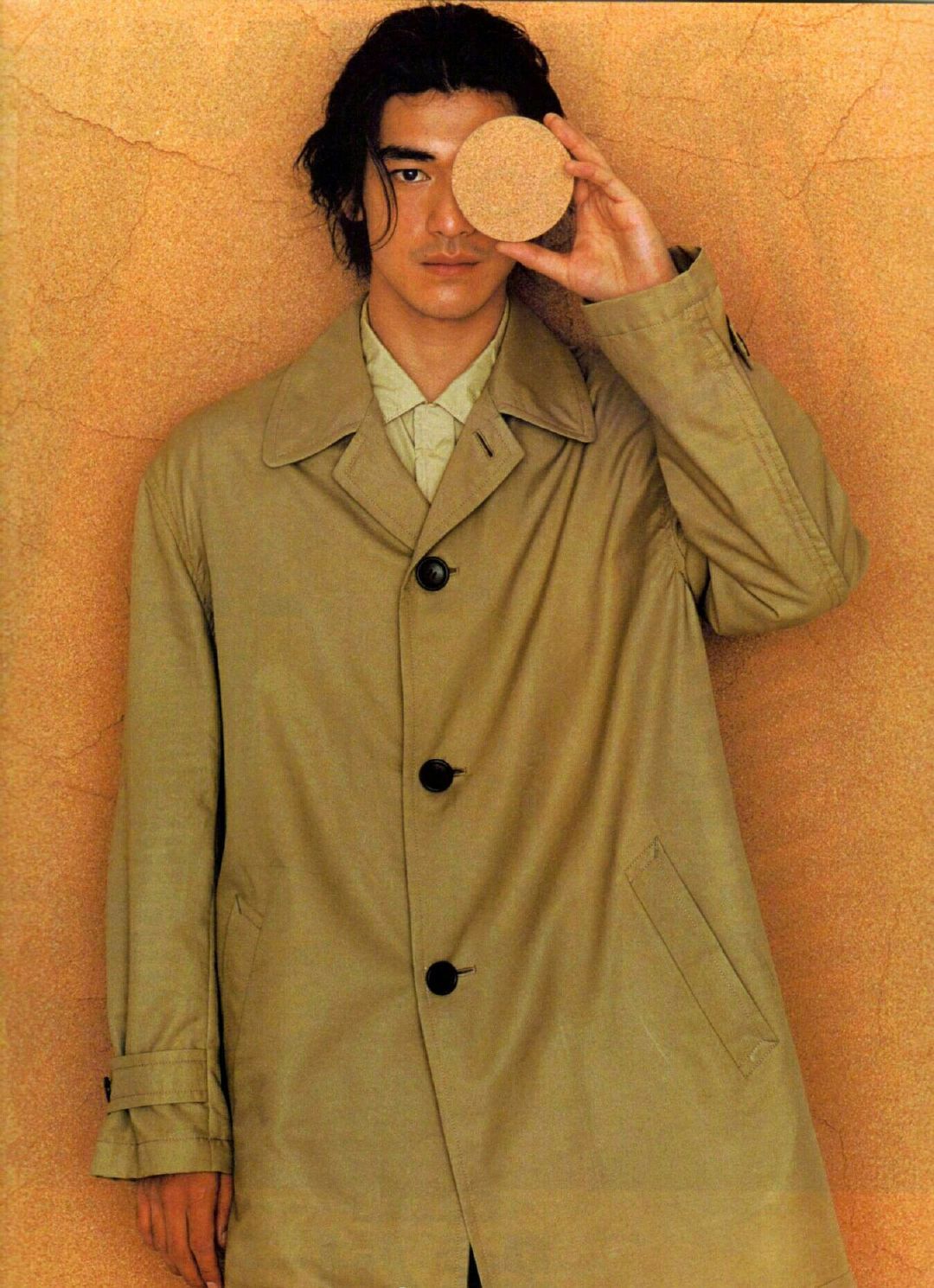 金城武 × 《号外》__财经头条