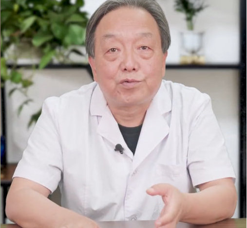 体征:喉炎喉镜检查可见喉部黏膜(包括声带)的双侧对称性急性充血,肿胀