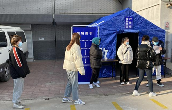 郑州公交又开始扫健康码乘车了！疫情，多点散发依然凶猛！休闲区蓝鸢梦想 - Www.slyday.coM