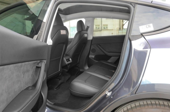 model y新款来了: 后排座加长和紧急机械开关!__财经头条