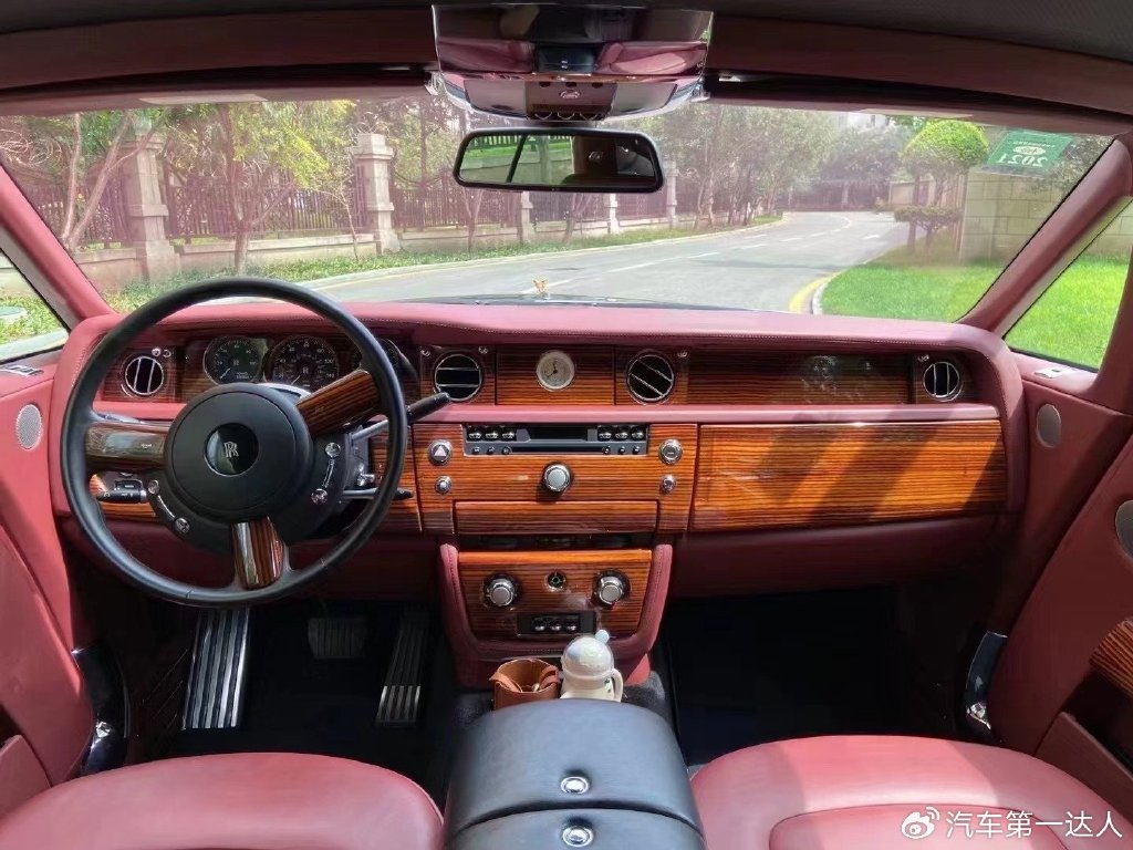 经典老爷车圆灯劳斯莱斯幻影双门轿跑车
