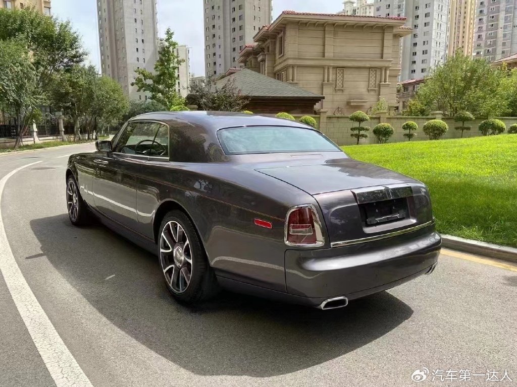 经典老爷车圆灯劳斯莱斯幻影双门轿跑车