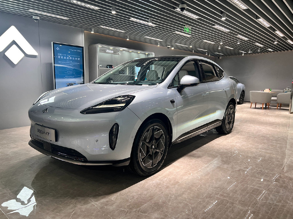39万起,支持换电,model y 鸥翼门=ta,昊铂ht到店实拍-新浪汽车