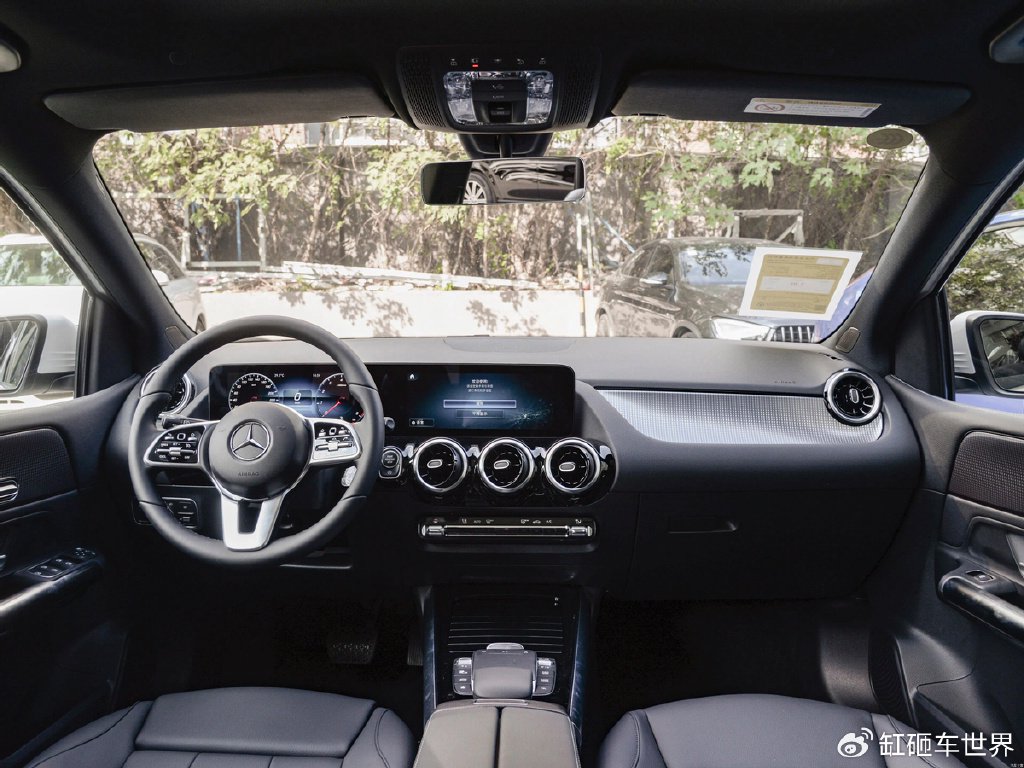 豪华家用代步车,外观低调内饰惊喜,迎合年轻口味,解读奔驰b级