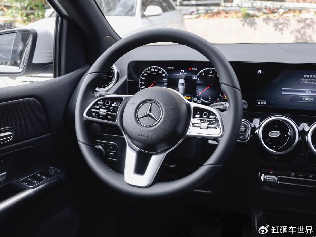 豪华家用代步车,外观低调内饰惊喜,迎合年轻口味,解读奔驰b级