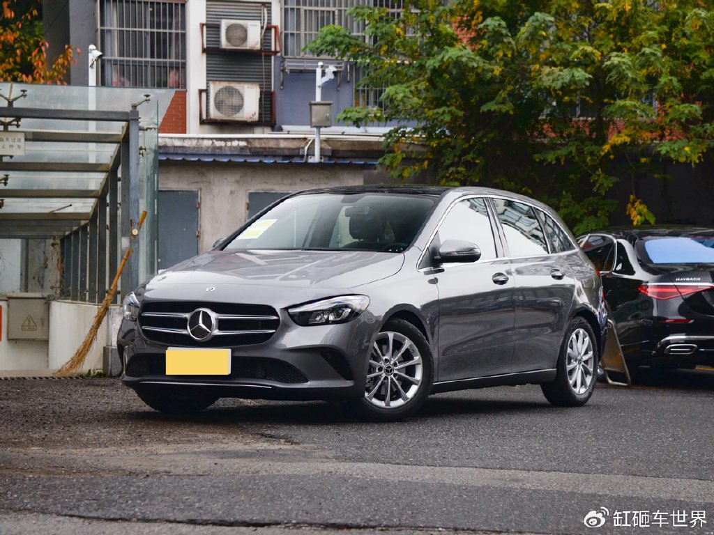 豪华家用代步车,外观低调内饰惊喜,迎合年轻口味,解读奔驰b级-新浪汽