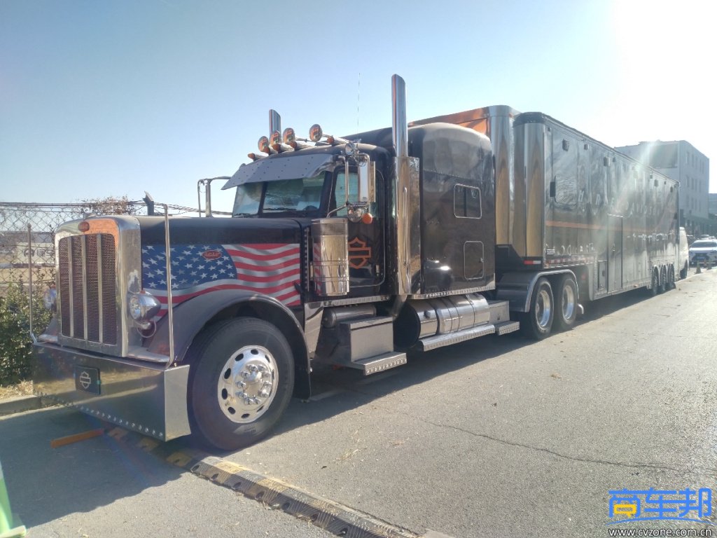 马克如何演绎美式长头重卡的暴力美学