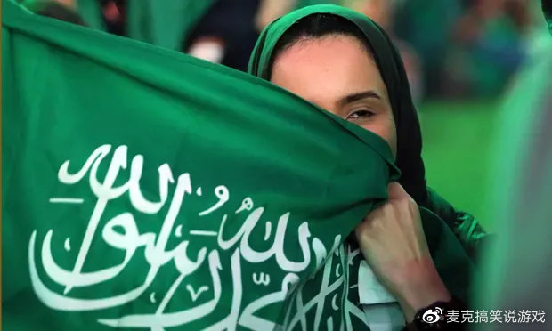 卫报：沙特女球迷出席世界杯支持国家队，足协大力改革女足