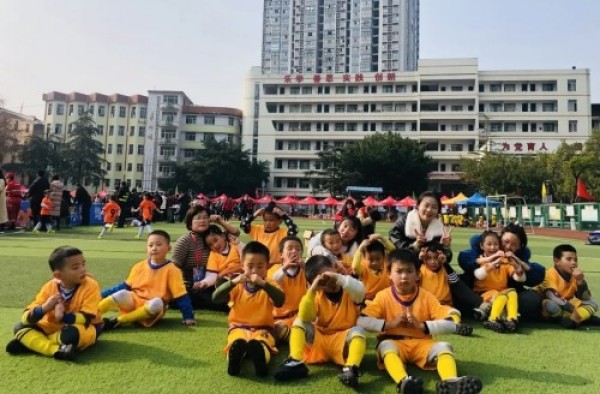 巴中市恩阳一小幼儿园在巴中市幼儿足球展示大会获佳绩休闲区蓝鸢梦想 - Www.slyday.coM