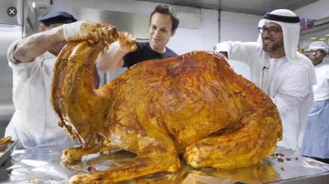 迪拜人有多豪烤骆驼切菠萝都算不上啥见到车厘子后接受不了