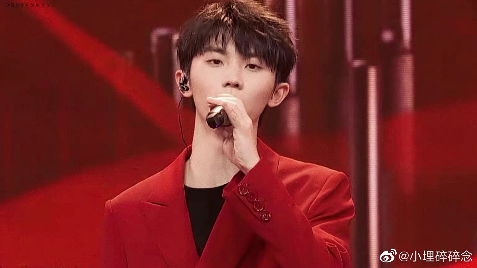 马嘉祺|红衣造型 我们嘉祺好适合红色!明亮吸睛的小红玫瑰