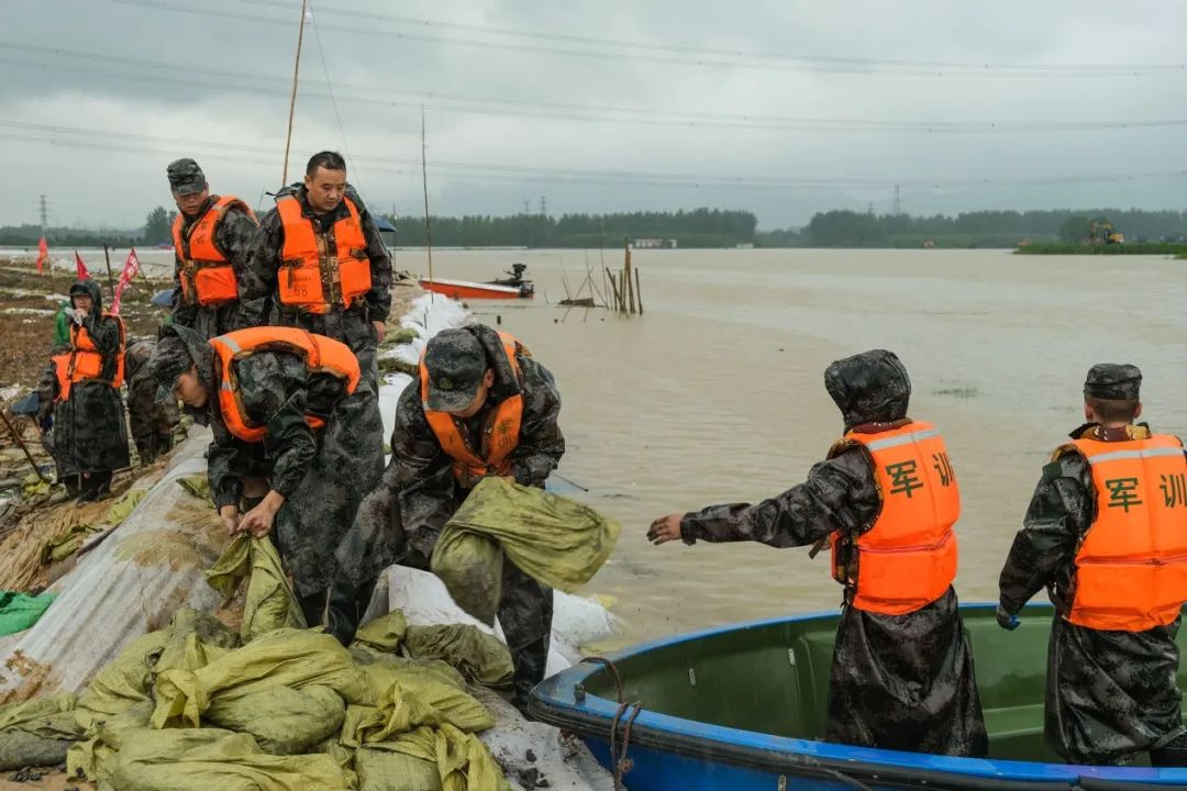 这一夜,我巡防在白茆镇的江堤上