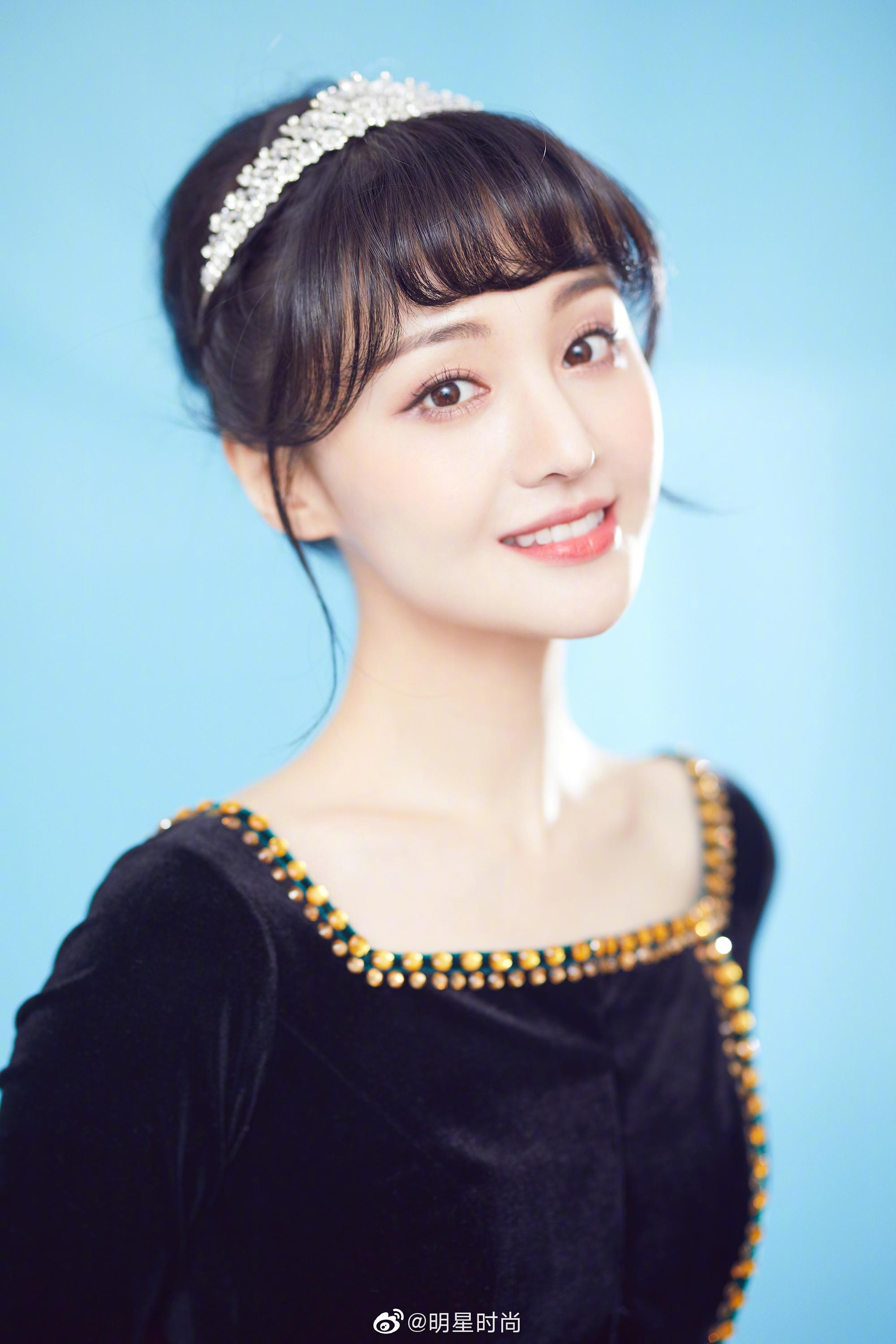 郑爽cosplay化身安娜公主,你们觉得这个造型她驾驭得怎么样?