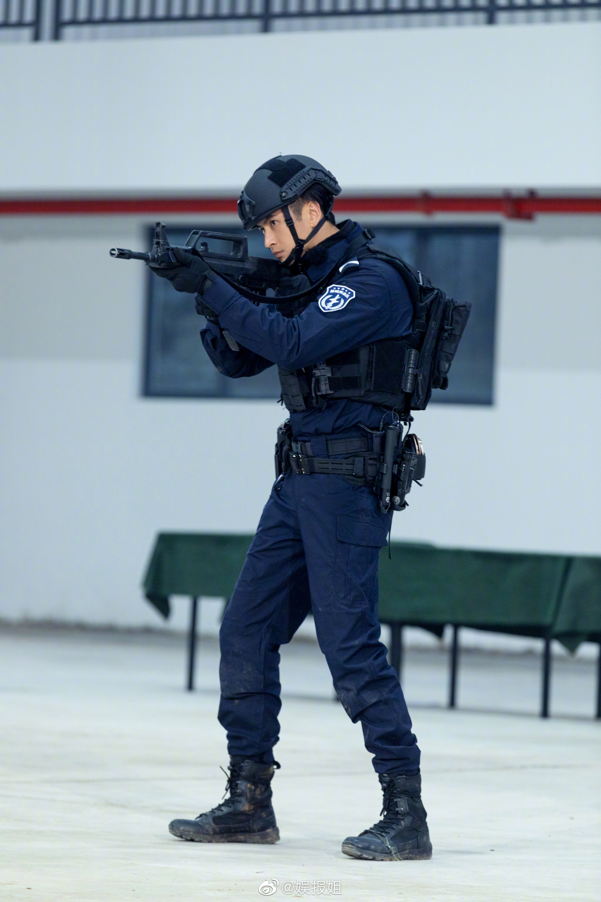 军旅文男主有脸了 特警龙帅得属实有点犯规了
