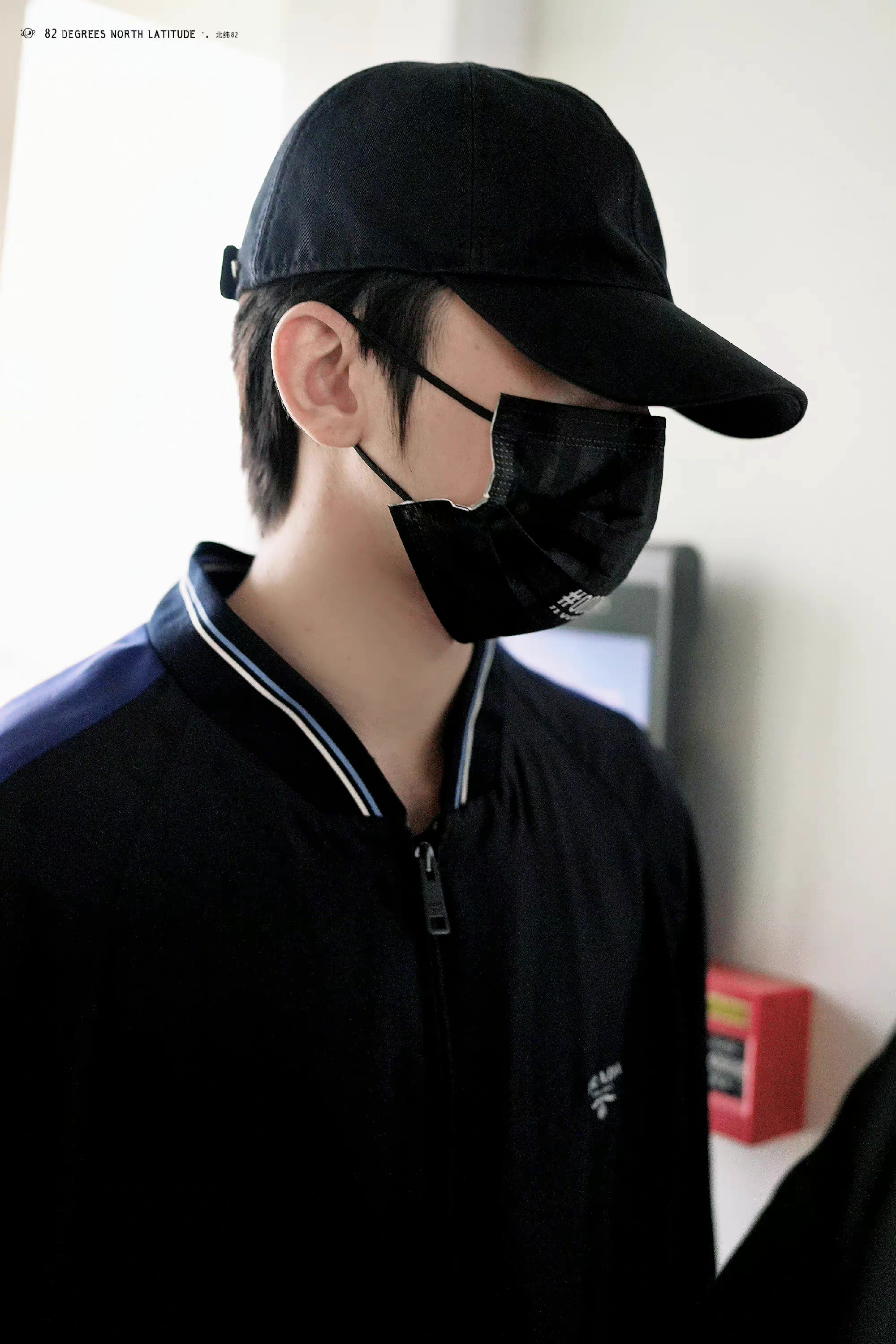 饭拍来啦～身着黑色棒球服77棒球帽,酷帅有型,运动风帅哥也太绝了吧