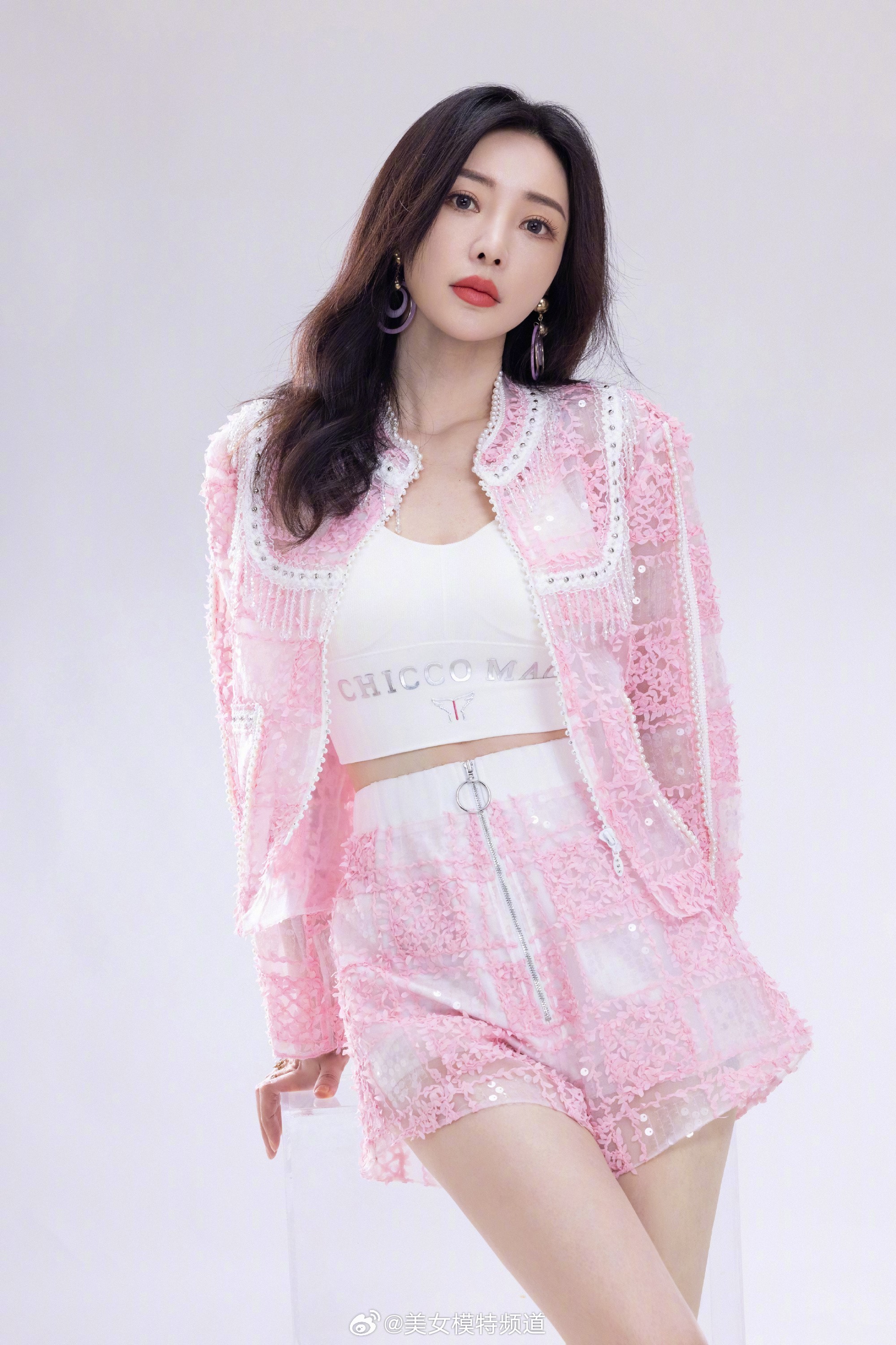 8秒带你冲进现场！羽月希×本庄优花：暖心喂奶瞬间，母爱满溢的温馨时光