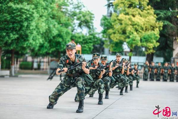杀!杀!直击武警千余名新训官兵刺杀比武