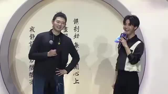 霍尊演唱 梨花颂 一开口惊艳全场 这歌声怕是被天使吻过
