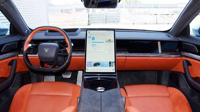 售19.98万元起，哪吒S上市，这车对比极氪001实力如何？