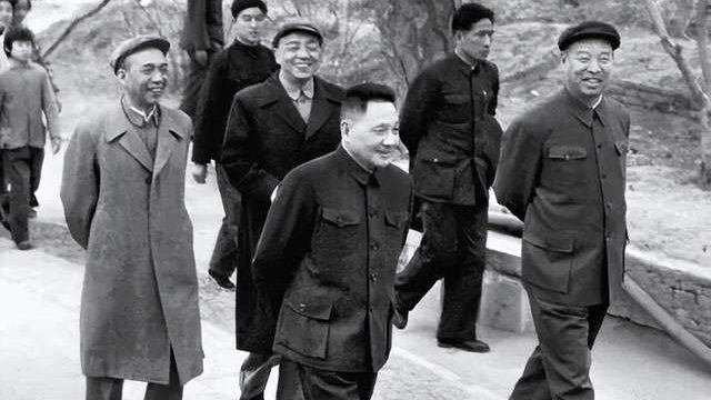 1966年,彭德怀担任三线建委第三副主任,为何拒绝和彭真合影?|彭真|彭德怀|合影_新浪新闻