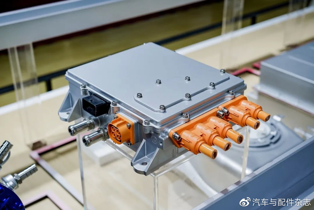 五菱工业加速电气化转型，“菱擎”前置后驱混动系统上海车展首发