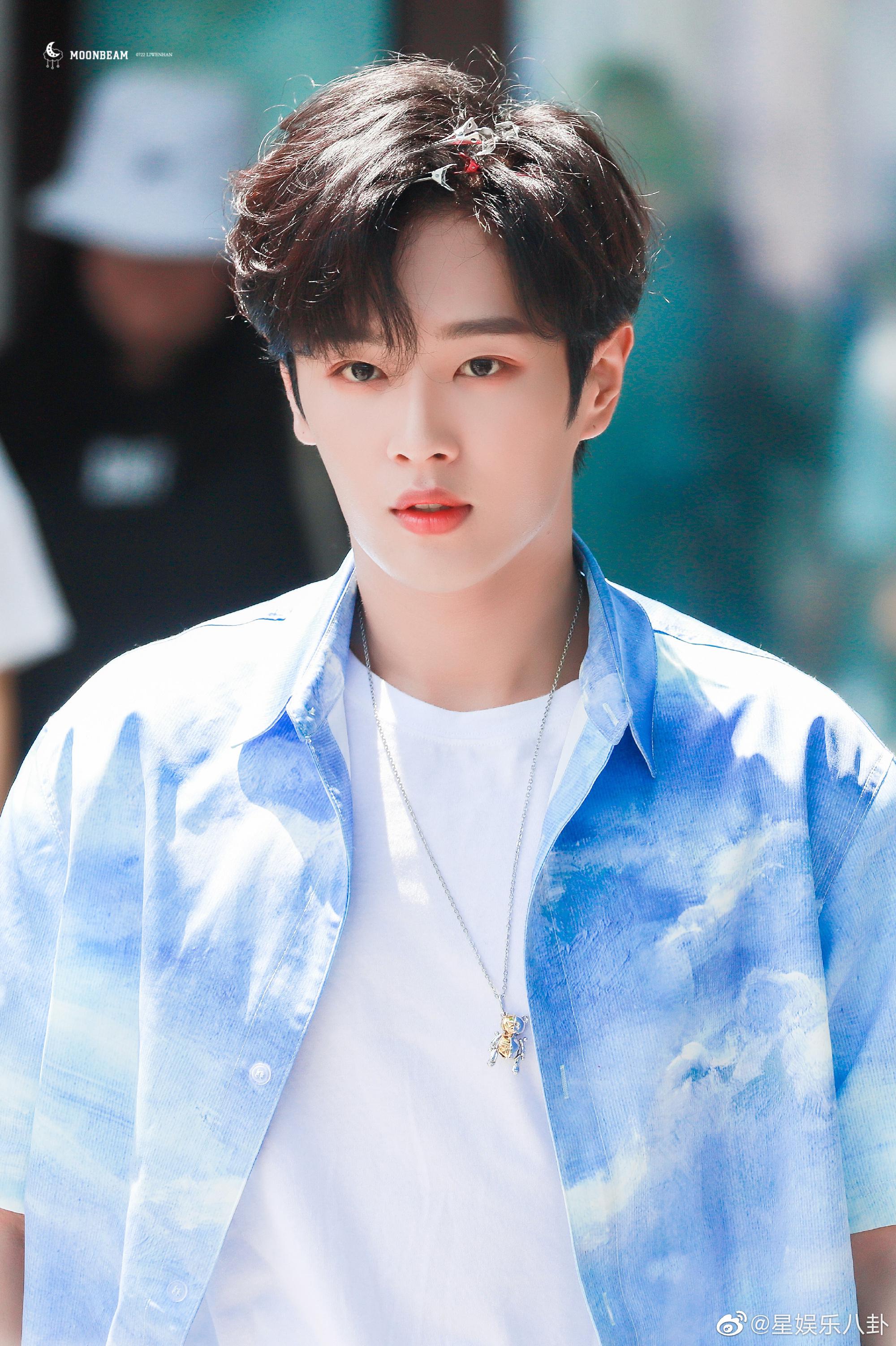 李汶翰今日上班饭拍图_高清图集_新浪网