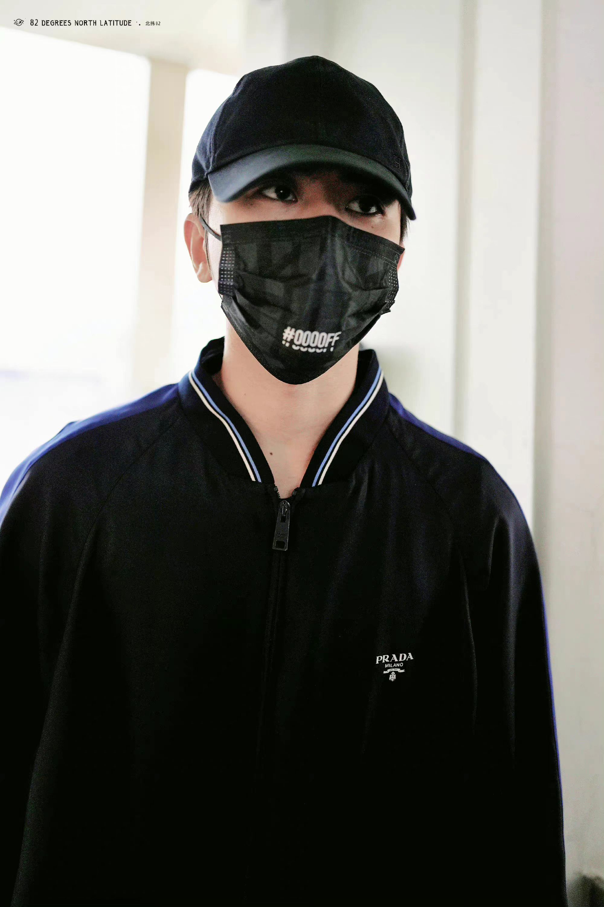 饭拍来啦～身着黑色棒球服77棒球帽,酷帅有型,运动风帅哥也太绝了吧