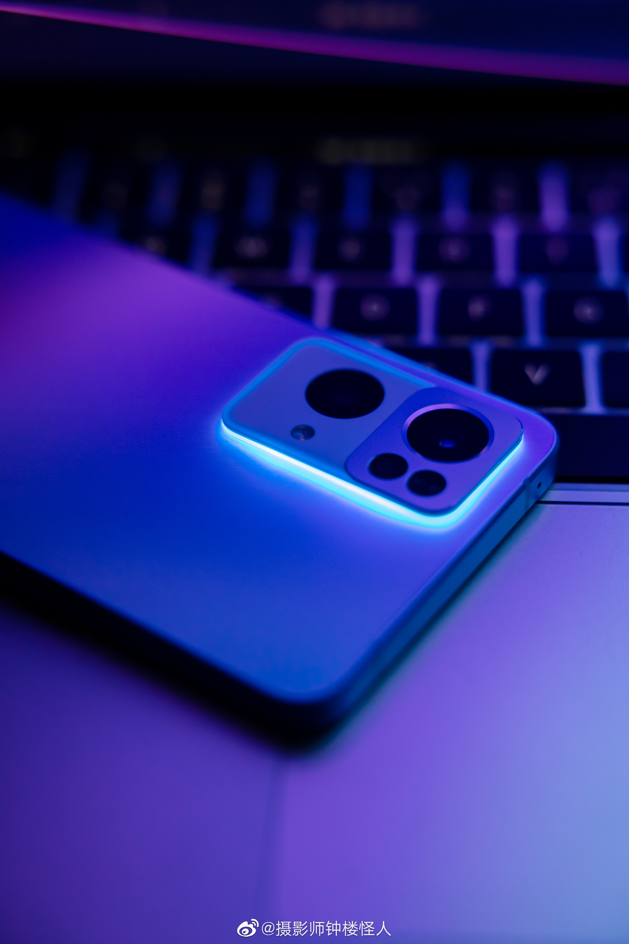 oppo reno 7 pro背后的呼吸灯在充电时真的很好看……|呼吸灯|充电