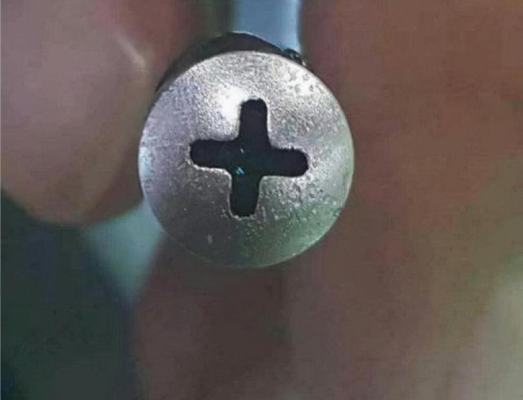 男子刷视频看到卧室妻子，报警后查明被偷拍半年的，竟是隔壁老王休闲区蓝鸢梦想 - Www.slyday.coM